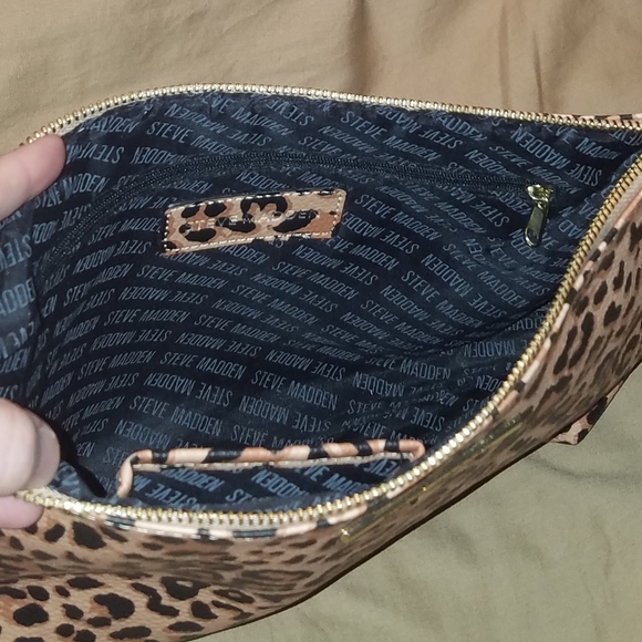 Like new Steve Madden leopard pouch - Picture 2 of 2